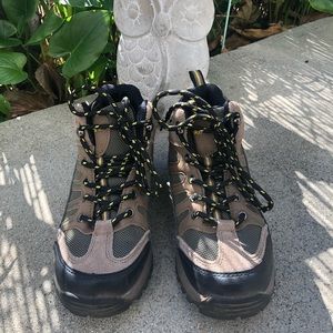 Bearpaw hiking boots, size 2